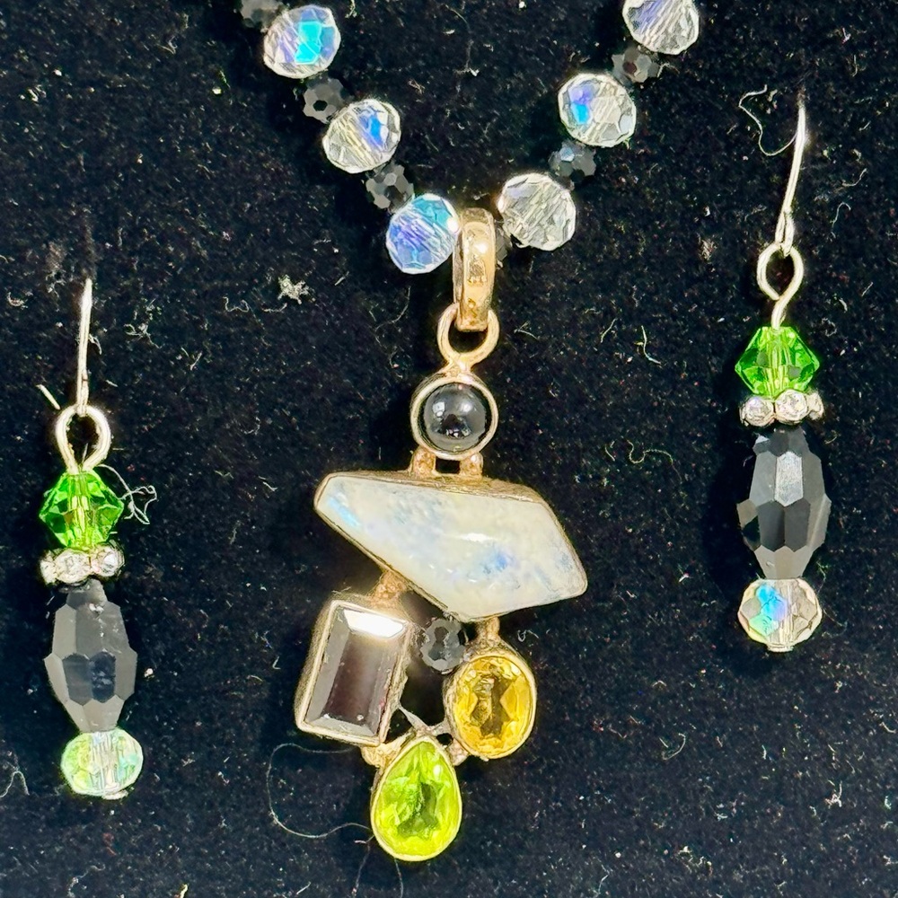 Elegant Gold and Green Jewelry Set